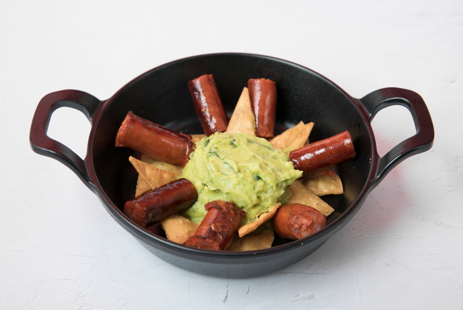 Totopos con Chistorra y Guacamole