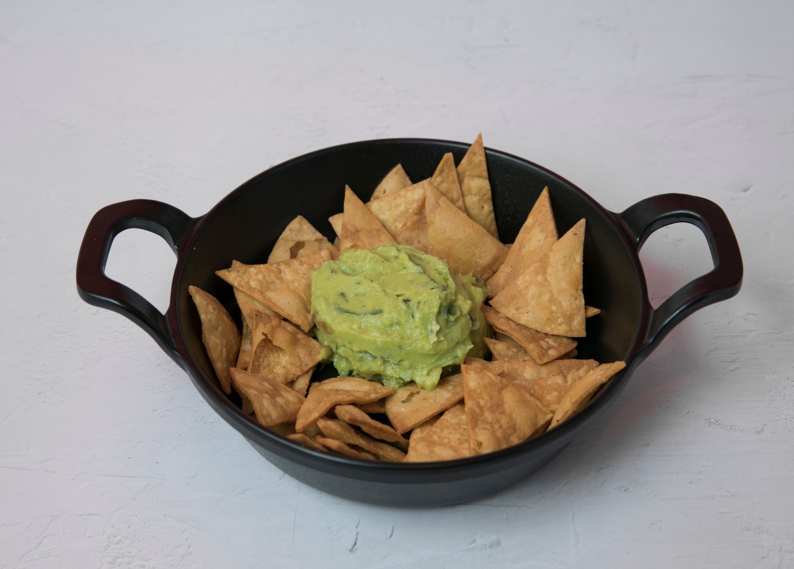 Totopos con Guacamole